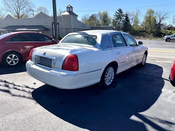 2005 Lincoln Town Car