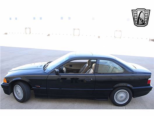 1994 BMW 3 Series 325is image 2