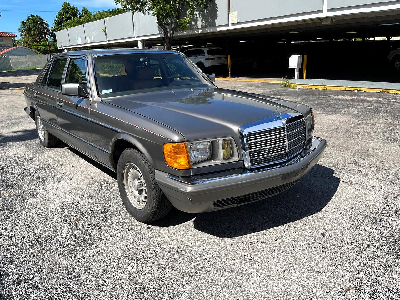 1983 Mercedes-Benz 380 SEL image 1