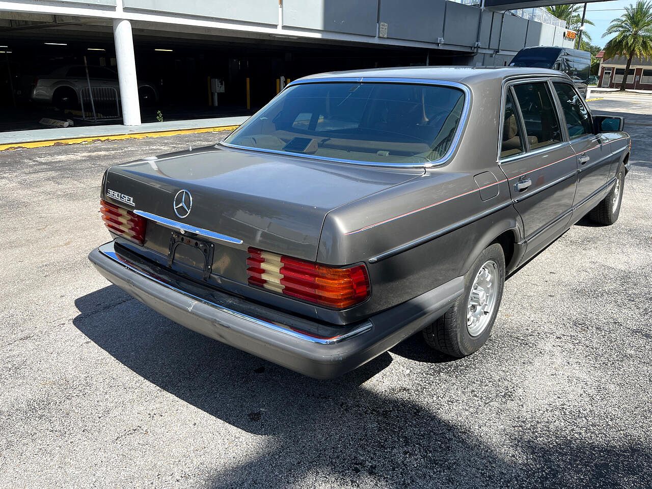 1983 Mercedes-Benz 380 SEL image 7