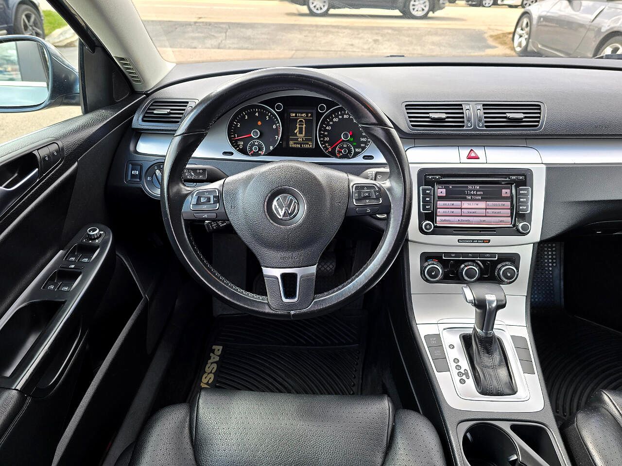 2010 Volkswagen Passat Komfort image 37