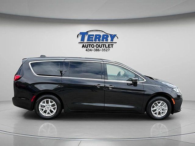 2023 Chrysler Voyager