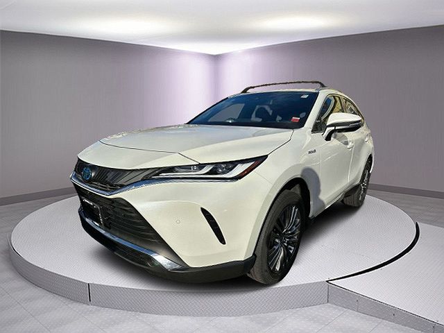 2021 Toyota Venza LE image 1