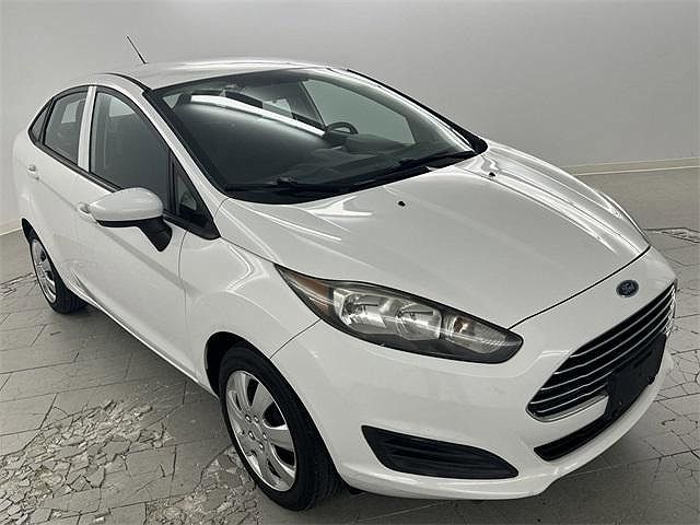 2015 Ford Fiesta S image 0