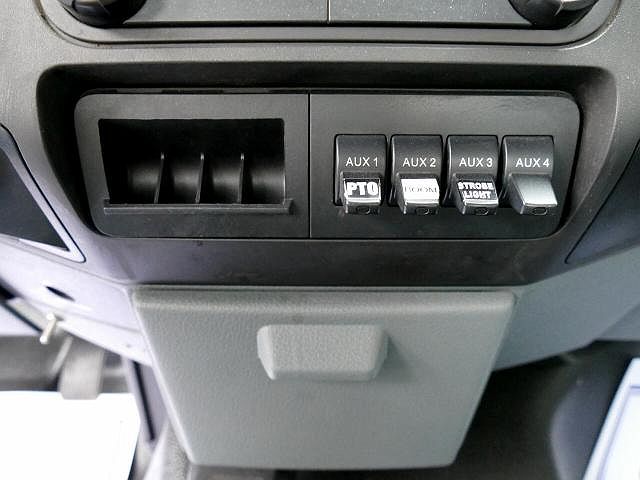 2014 Ford F-550 null image 29