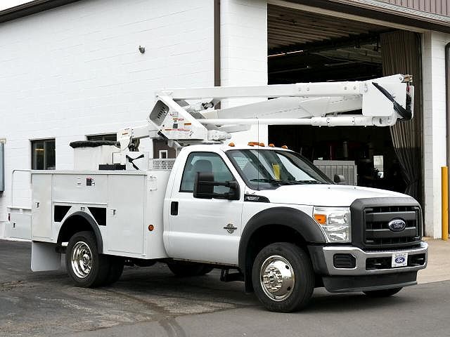 2014 Ford F-550 null image 32