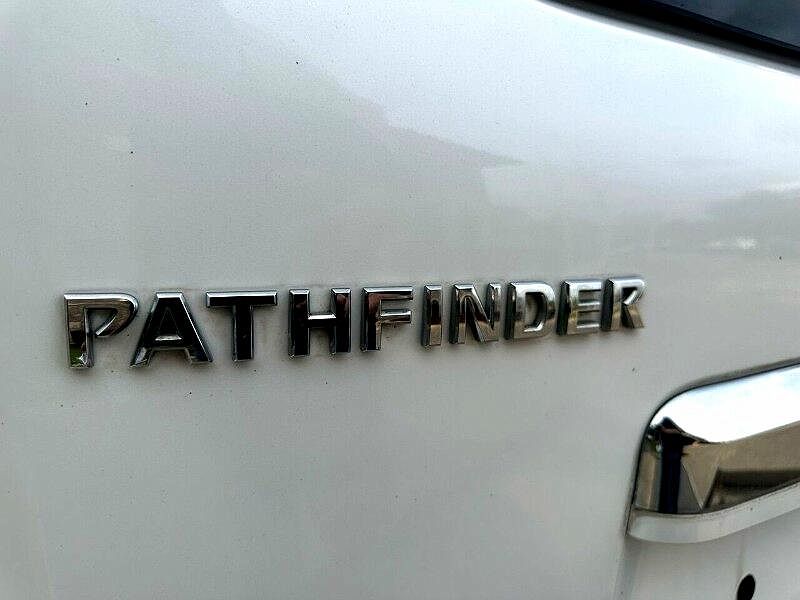 2009 Nissan Pathfinder SE image 10