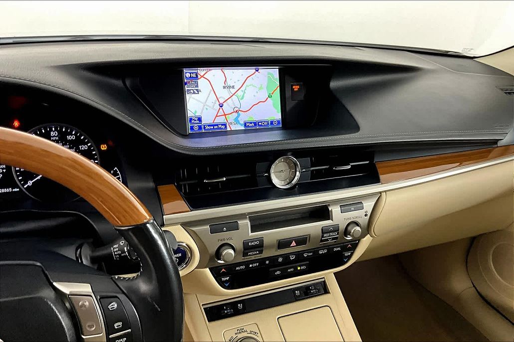 2014 Lexus ES 300h image 5