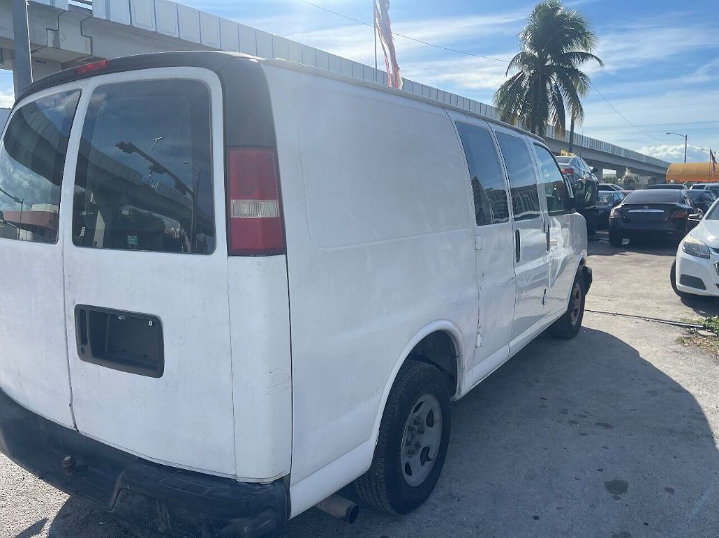 2004 Chevrolet Express 1500 image 3