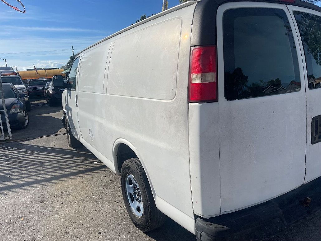 2004 Chevrolet Express 1500 image 5