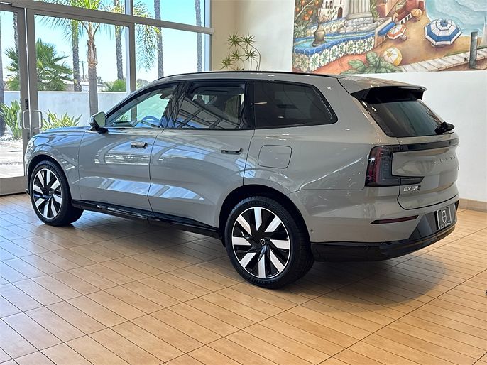 2025 Volvo EX90