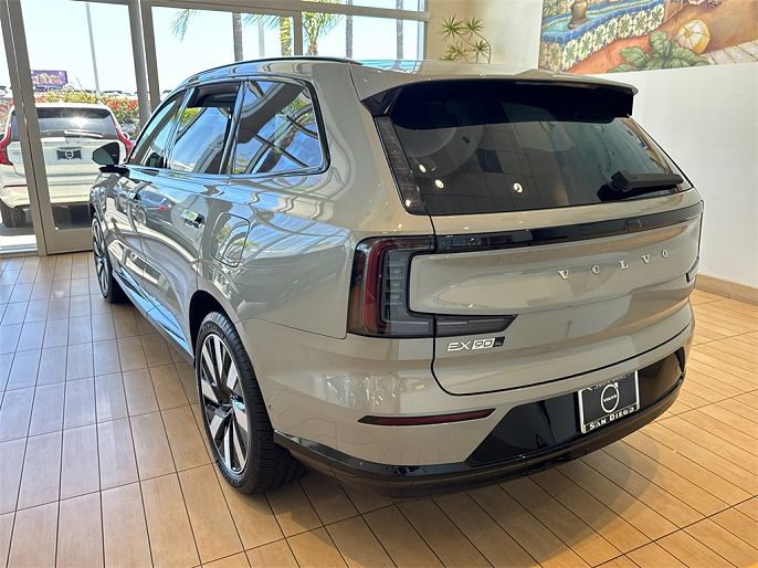 2025 Volvo EX90