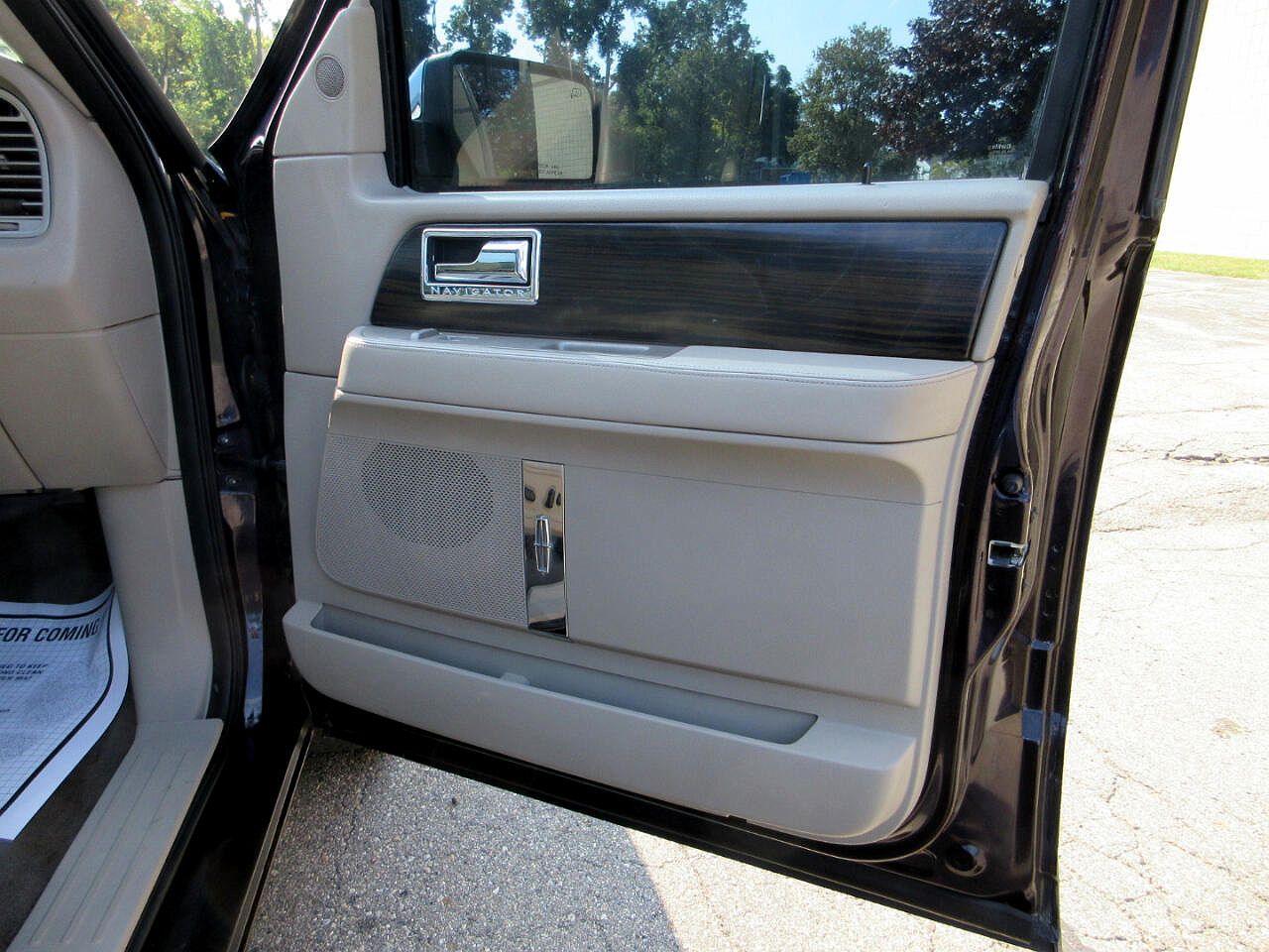 2007 Lincoln Navigator Luxury image 25
