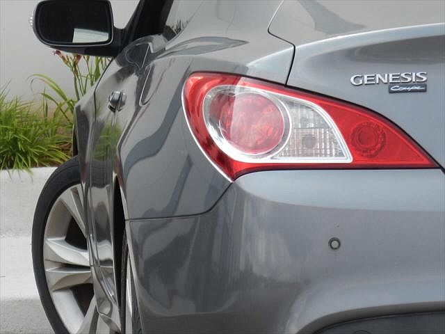 2010 Hyundai Genesis Grand Touring image 0