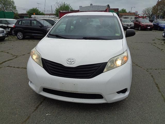 2011 Toyota Sienna Base image 2