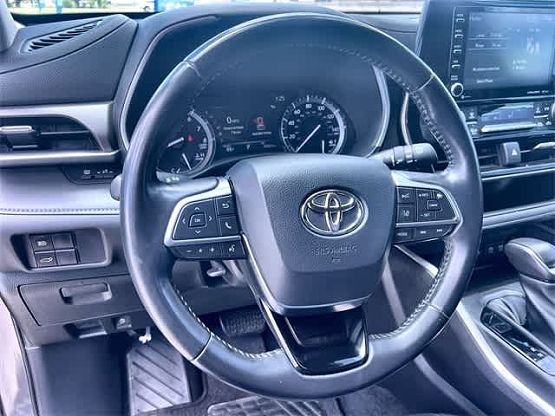 2021 Toyota Highlander XLE photo 9