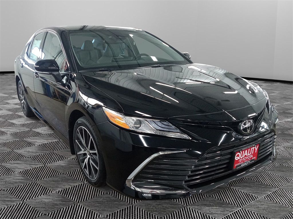 2024 Toyota Camry XLE image 1