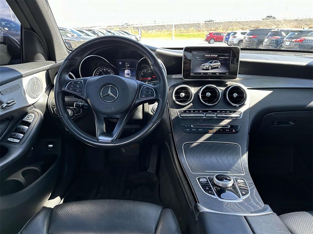 2019 Mercedes-Benz GLC 300 image 1