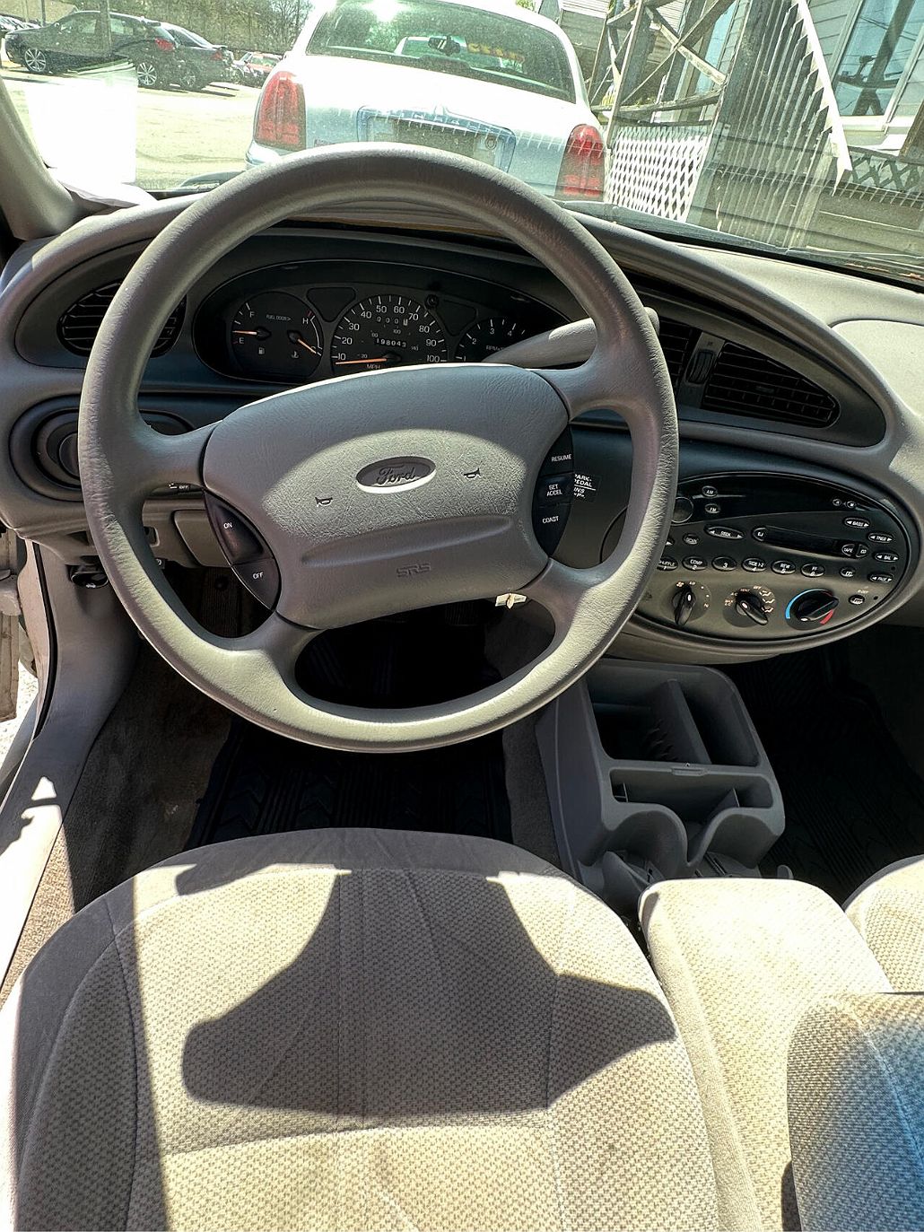 1998 Ford Taurus SE image 4