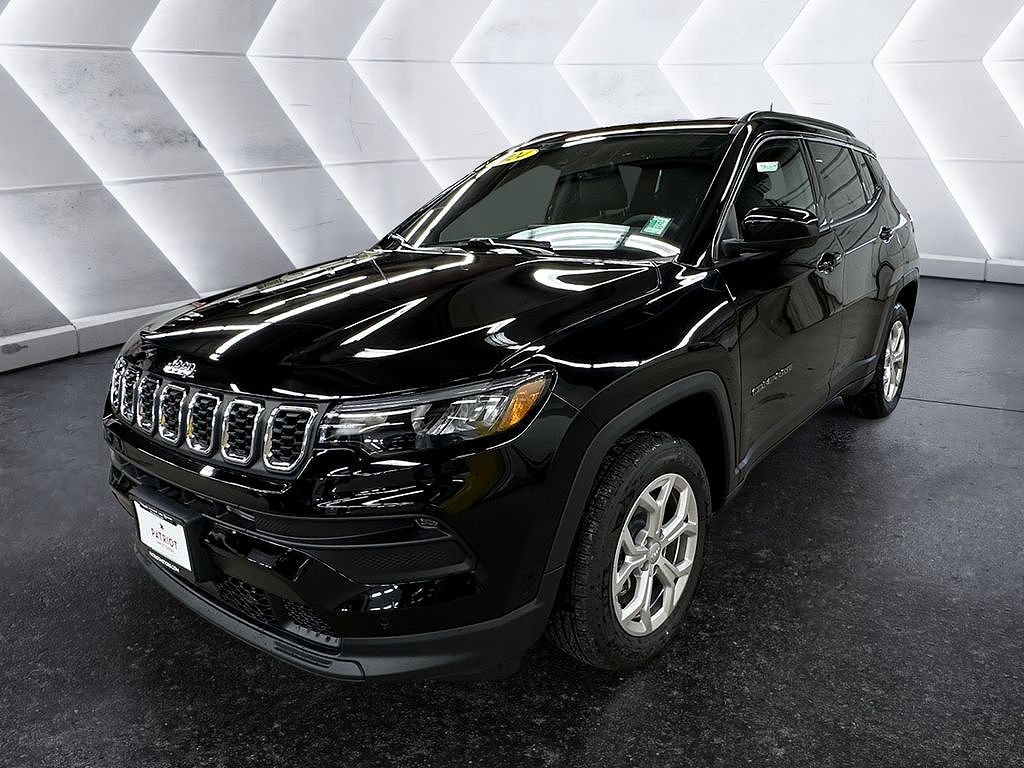 2024 Jeep Compass Latitude image 2