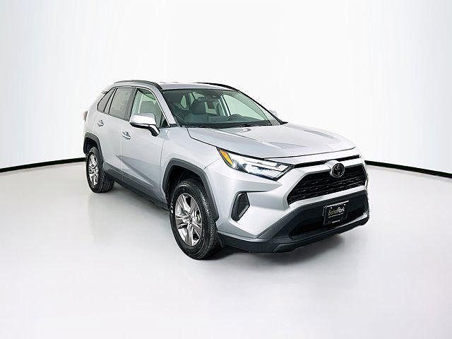 2022 Toyota RAV4 XLE image 0