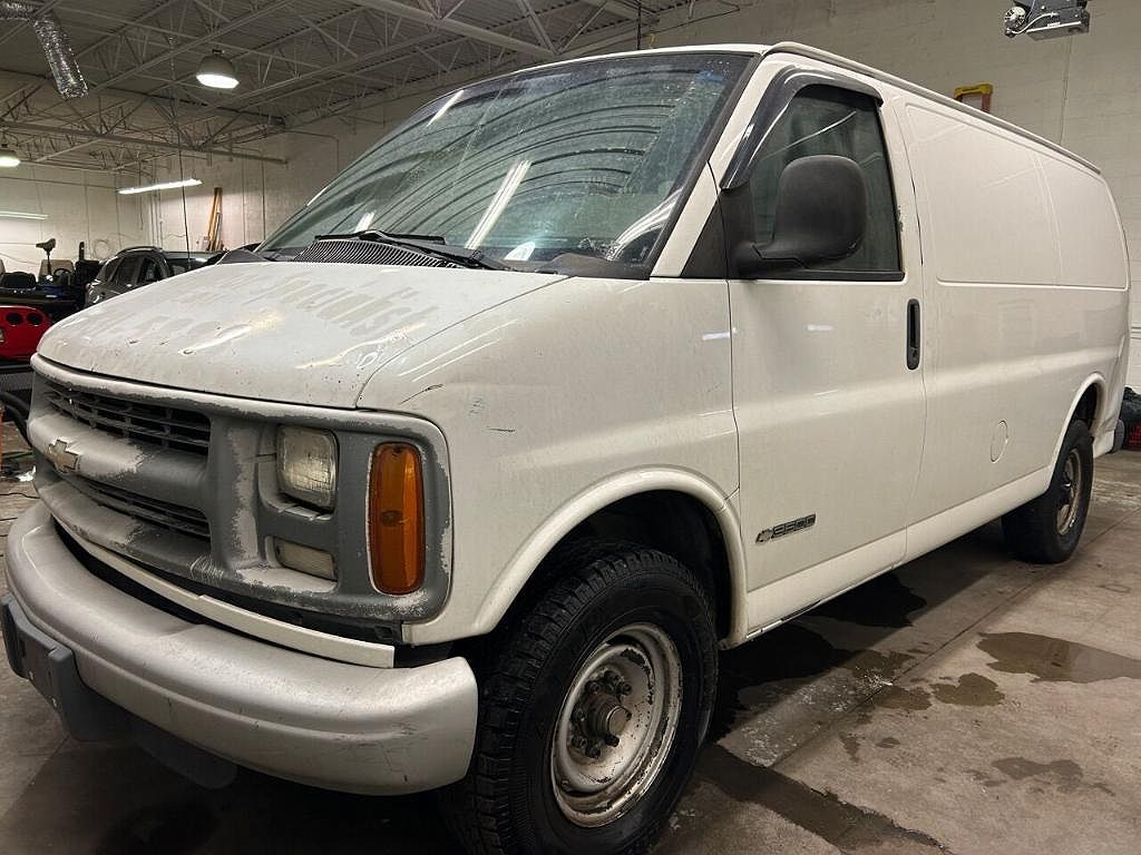 2000 Chevrolet Express 3500 image 0