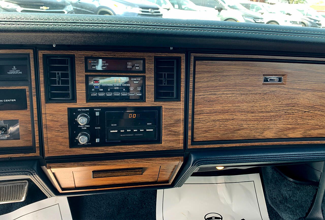 1985 Cadillac Seville null image 12