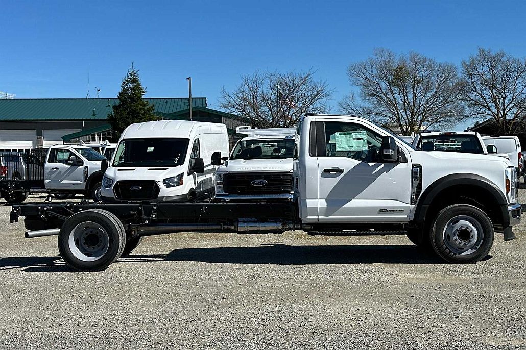 2024 Ford F-550 XL image 3