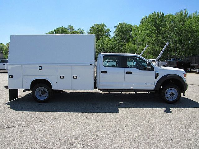 2022 Ford F-550 null image 5