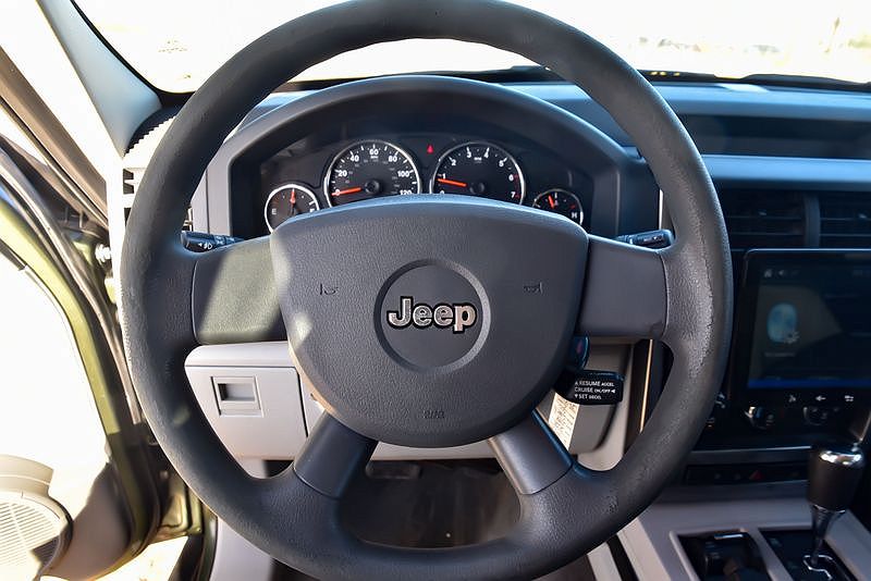 2008 Jeep Liberty Sport image 17
