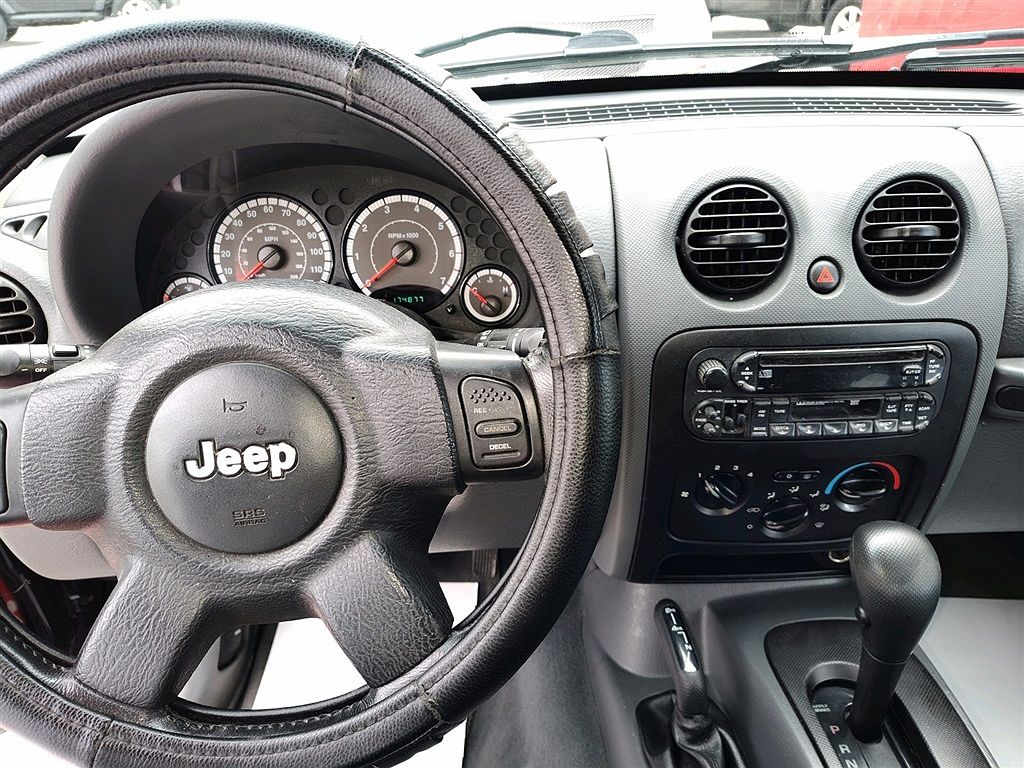 2007 Jeep Liberty Sport image 3
