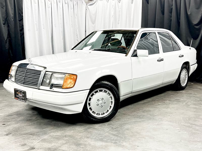 1991 Mercedes-Benz 300 E image 0