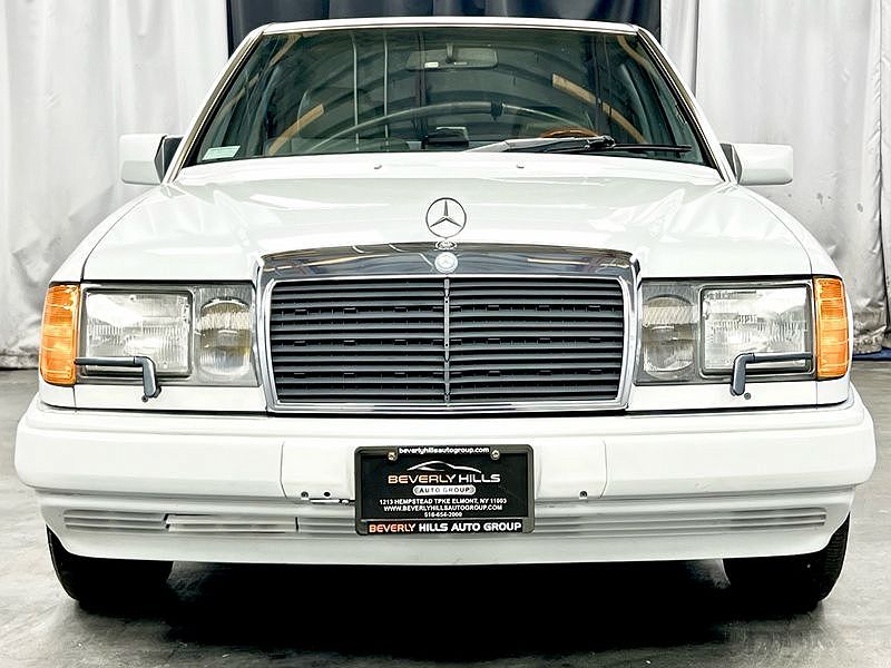 1991 Mercedes-Benz 300 E image 1