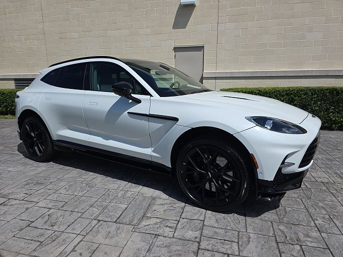 2025 Aston Martin DBX