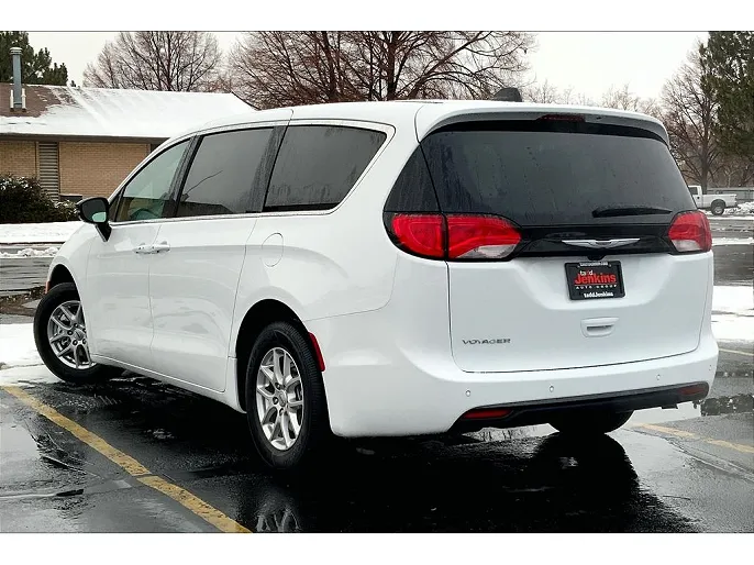 2025 Chrysler Voyager