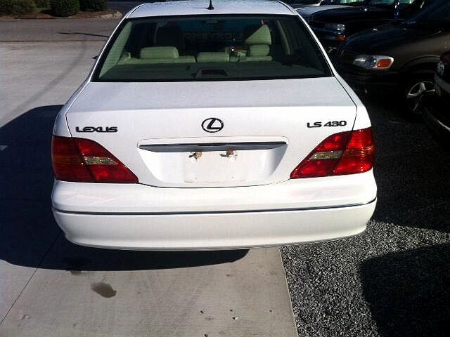2002 Lexus LS 430 image 2