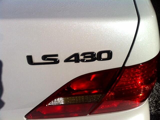 2002 Lexus LS 430 image 8