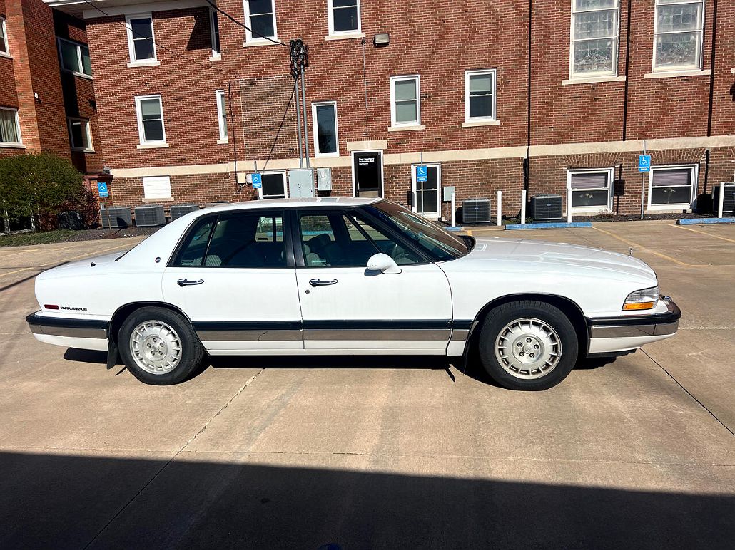 1994 Buick Park Avenue null image 3