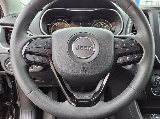 2023 Jeep Cherokee Altitude photo 2