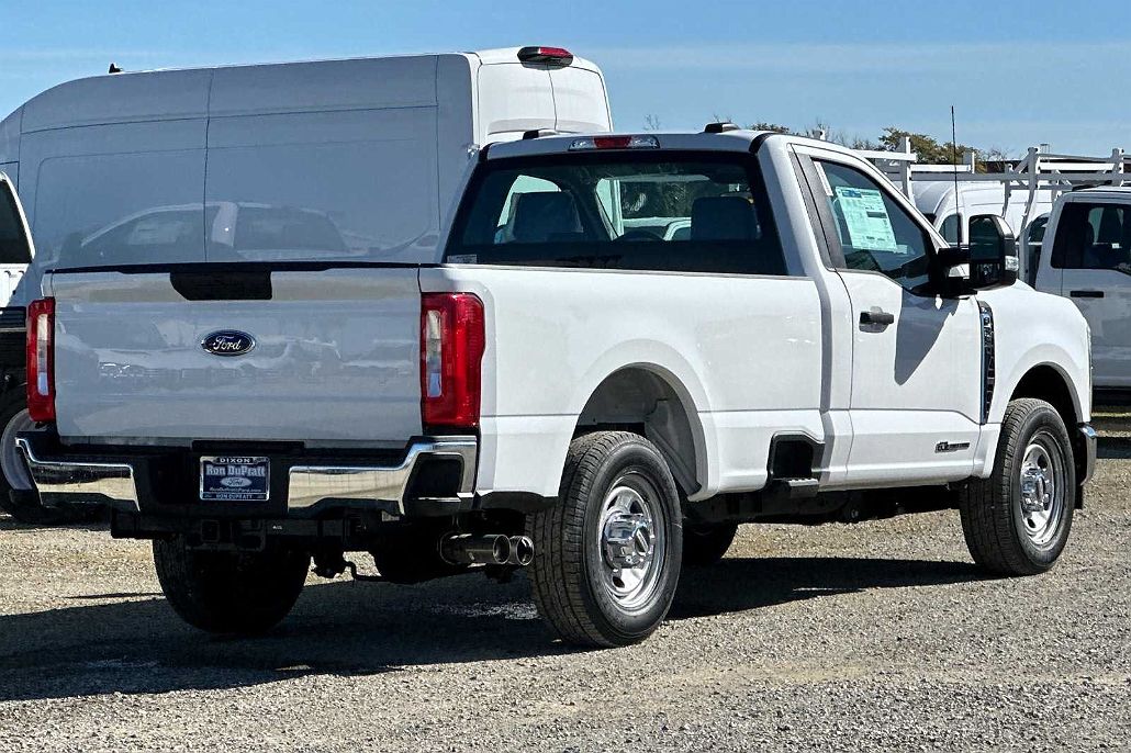 2023 Ford F-350 XL image 4