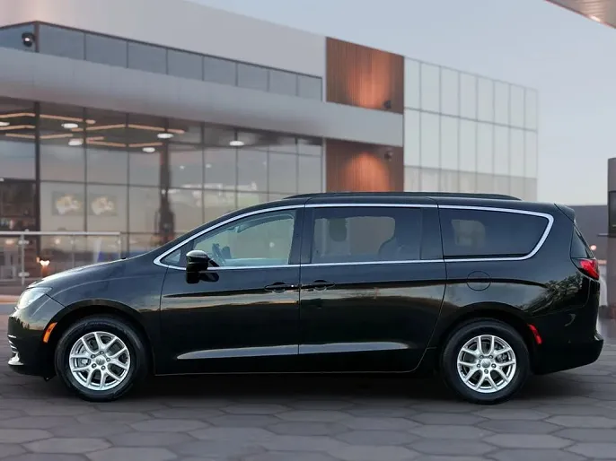 2020 Chrysler Voyager