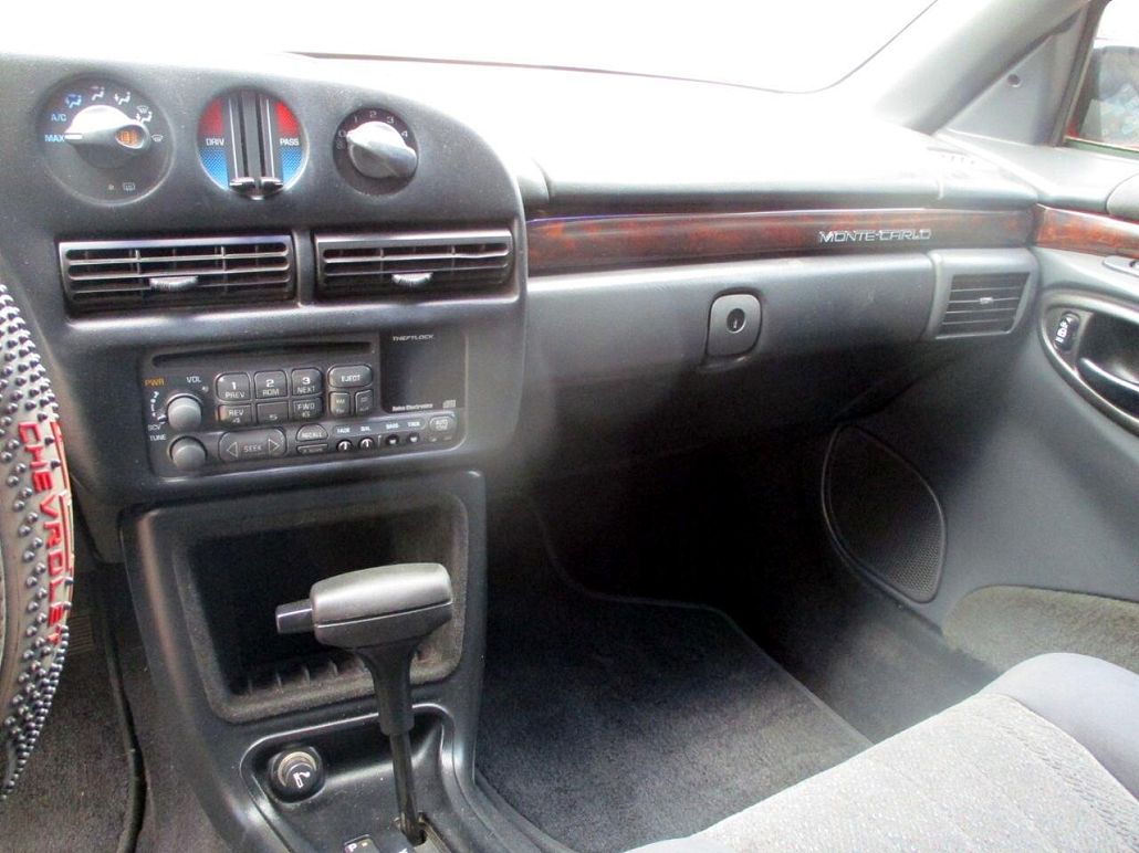 1996 Chevrolet Monte Carlo LS image 4