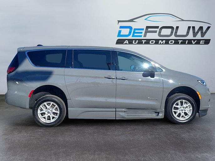 2024 Chrysler Pacifica