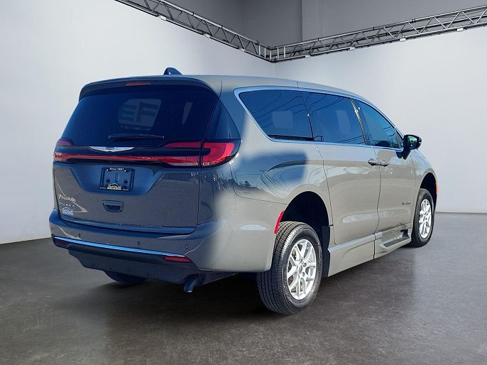 2024 Chrysler Pacifica