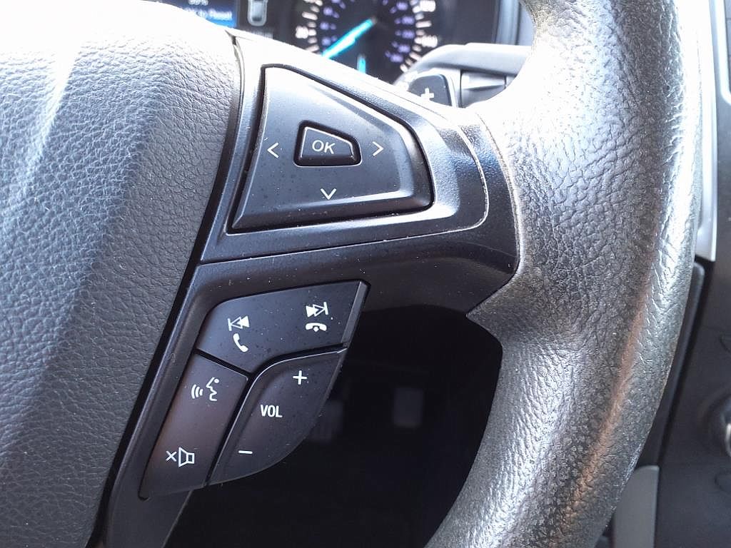 2015 Ford Edge SE image 18