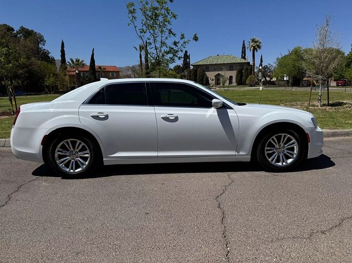 2019 Chrysler 300