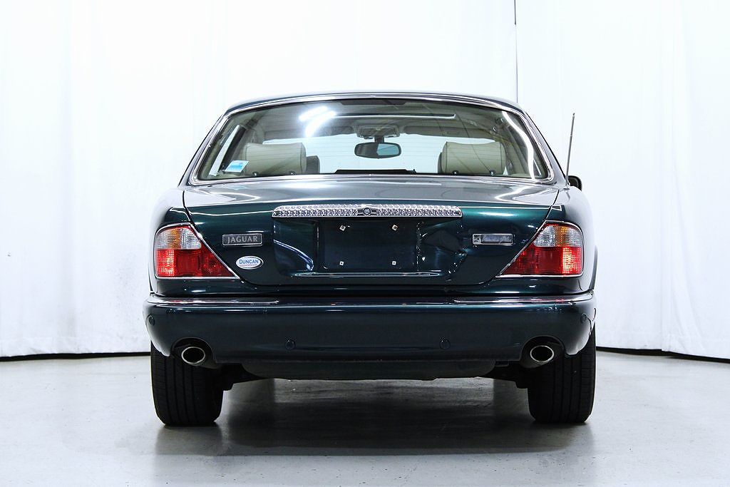 2003 Jaguar XJ Vanden Plas image 4