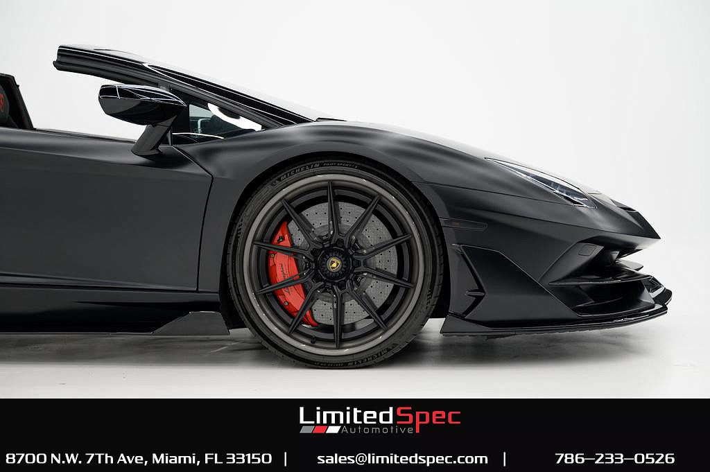 2020 Lamborghini Aventador SVJ image 10