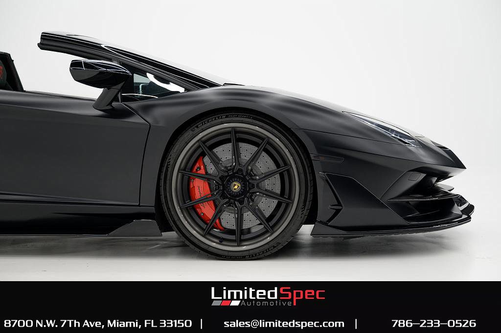 2020 Lamborghini Aventador SVJ image 11