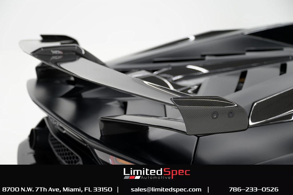 2020 Lamborghini Aventador SVJ image 35